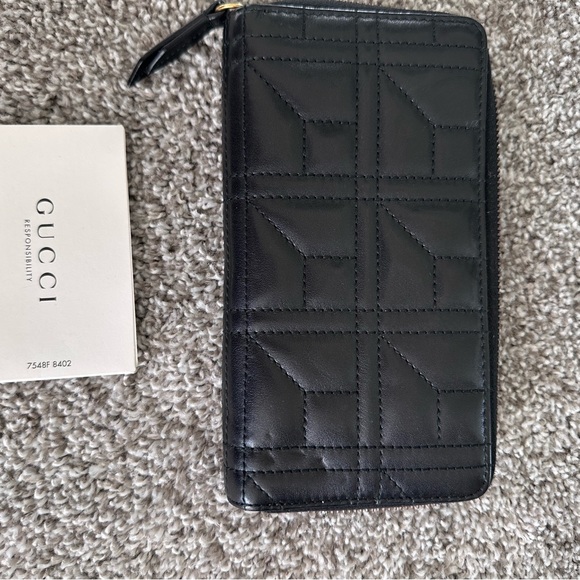 Perfect condition, Gucci pearl Maramont wallet. 
*** matching purse also listed - Picture 2 of 6